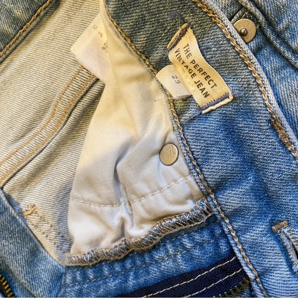 Madewell • Raw Hem Lightwash Jean - Picture 10 of 16